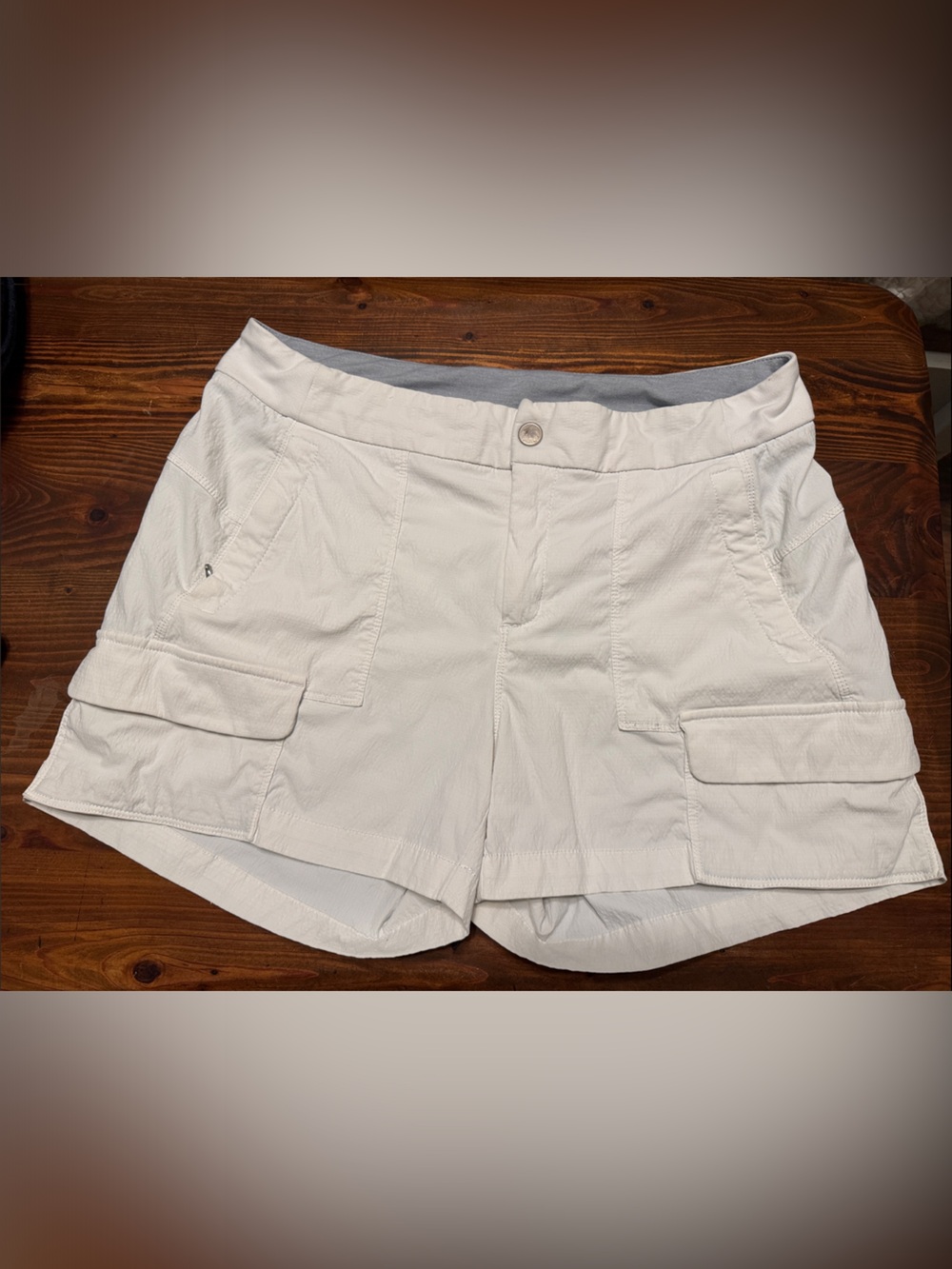 Athleta Cream White Cargo Shorts with Flap Pockets